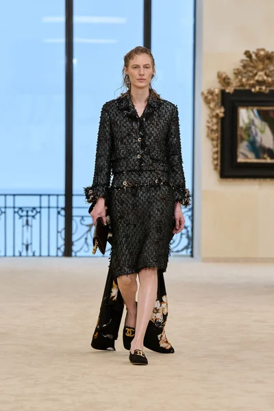 Look 75